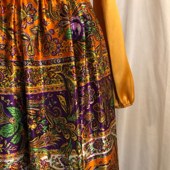 Golden Vintage Maxi Dress (Silk?) with waist sash - Picture 2 of 6